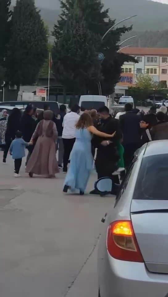 Kocaeli'nin Derince ilçesinde düğün öncesi bir grup arasında nedensiz bir