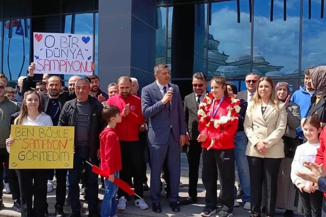 Tekirdağlı güreşçi Esma Nur Kara, Sırbistan'da düzenlenen ISF U-15 Gymnasiade