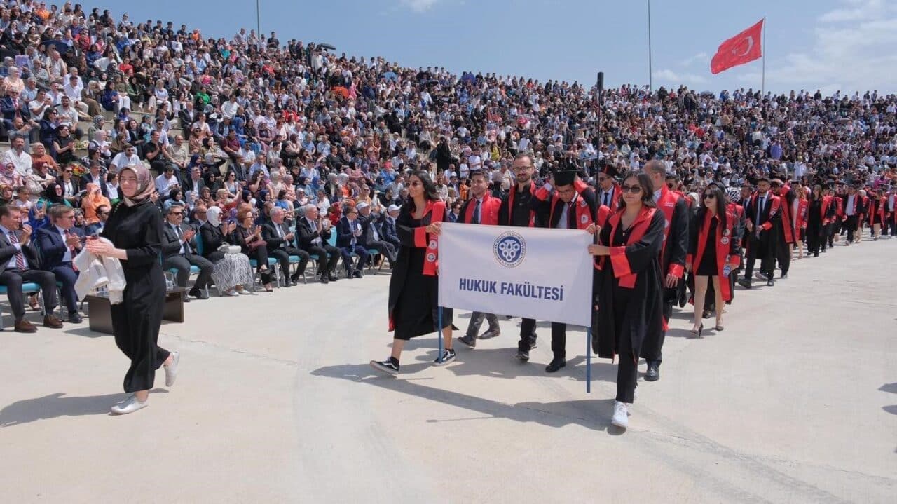 Erzincan Binali Yıldırım Üniversitesi, 2024-2025 Akademik Yılı Mezuniyet Töreni'nin 20