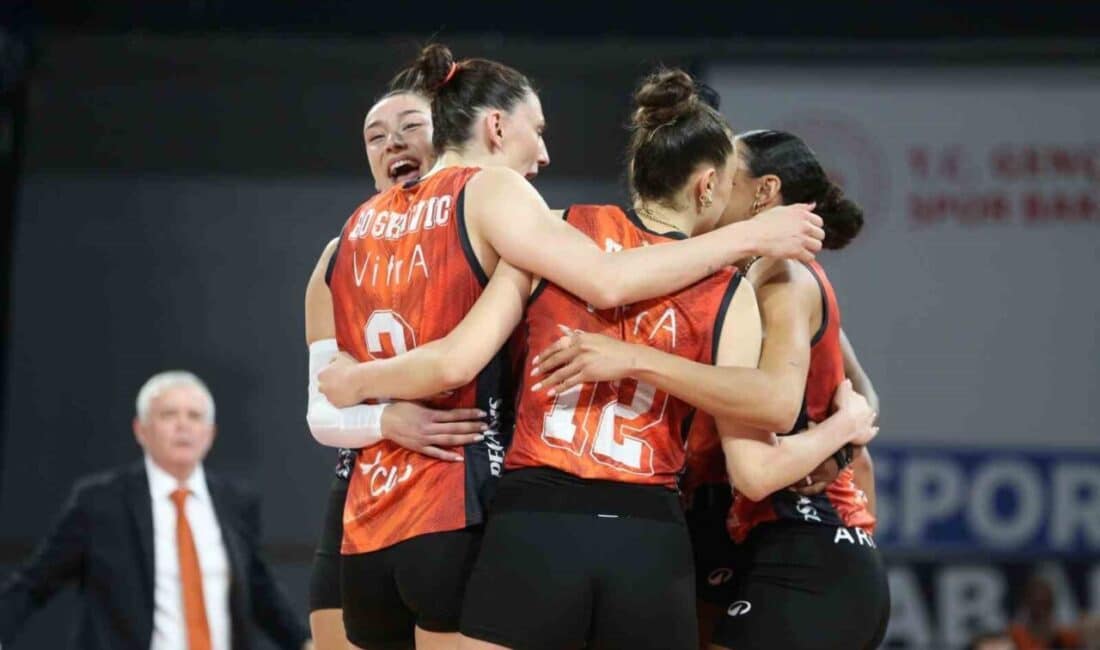 Eczacıbaşı Dynavit, AXA Sigorta Kupa Voley yarı finalinde V. Bank'ı