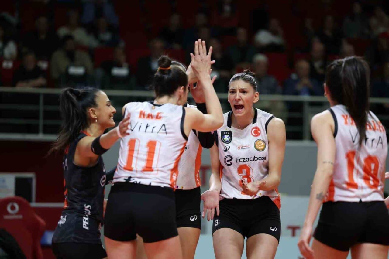 Eczacıbaşı Dynavit, Vodafone Sultanlar Ligi play-off 3.lük/4.lük serisi ikinci maçında