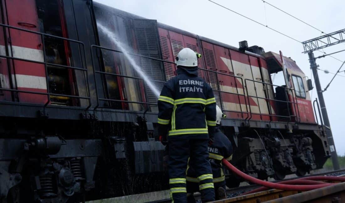 Edirne’de Yük Treni Yangını İtfaiye Ekiplerince Kontrol Altına Alındı Edirne'nin Kapıkule istasyonundan Abalar istasyonuna yük taşıyan trenin makinistinin dikkati
