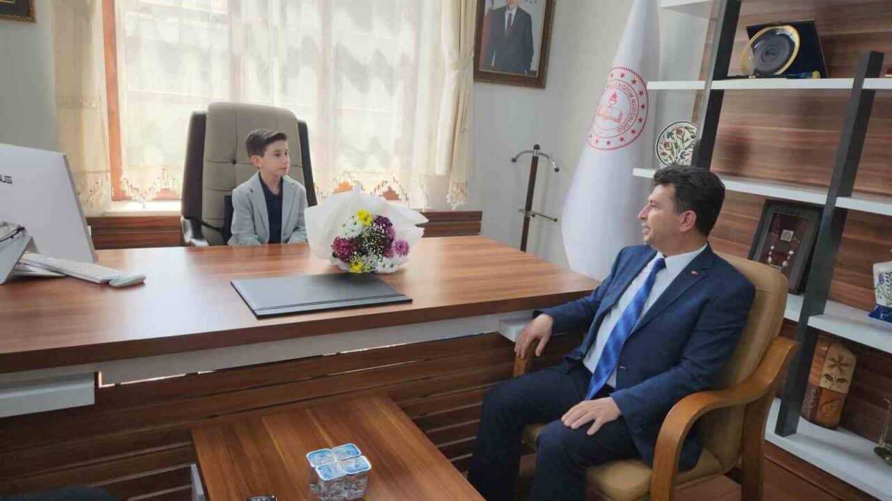 Balıkesir'in Edremit ilçesinde, Milli Eğitim Müdürü Yaşar Ciğer'in Batman'a atanmasının