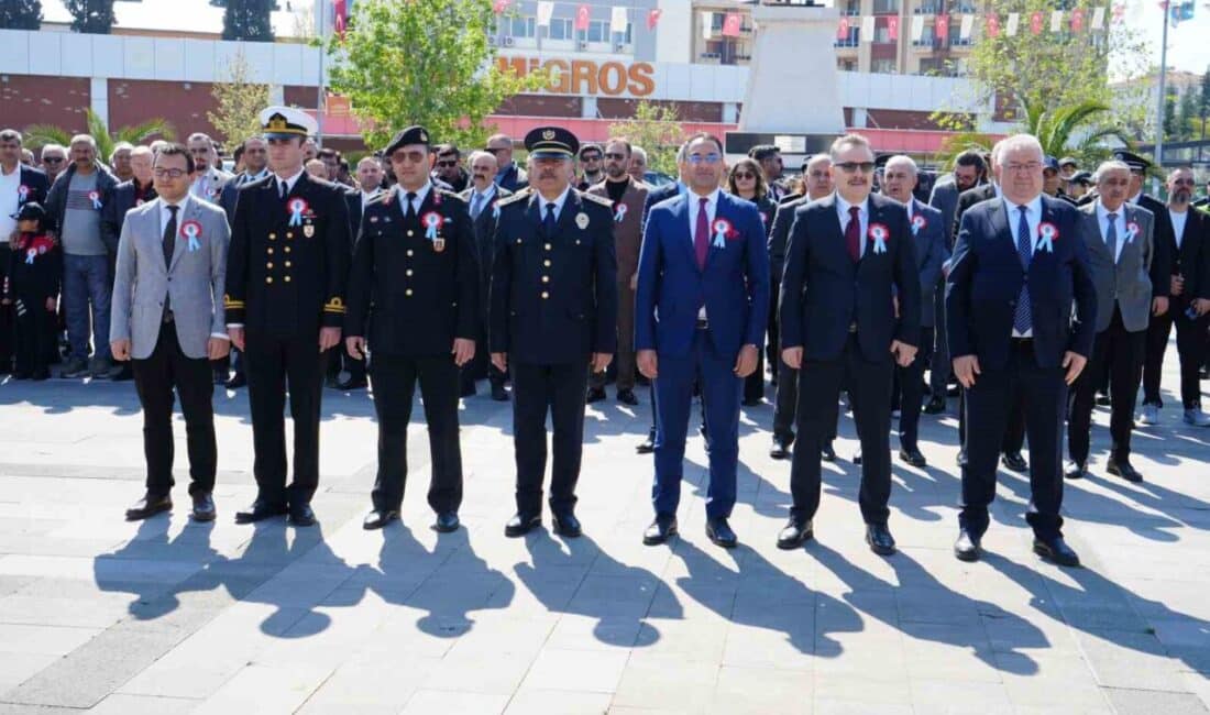 Edremit’te Türk Polis Teşkilatı’nın 180. yıl dönümü nedeniyle anlamlı bir tören gerçekleştirildi. Balıkesir'in Edremit ilçesinde Türk Polis Teşkilatı'nın 180. yılı, Şehit Hamdi