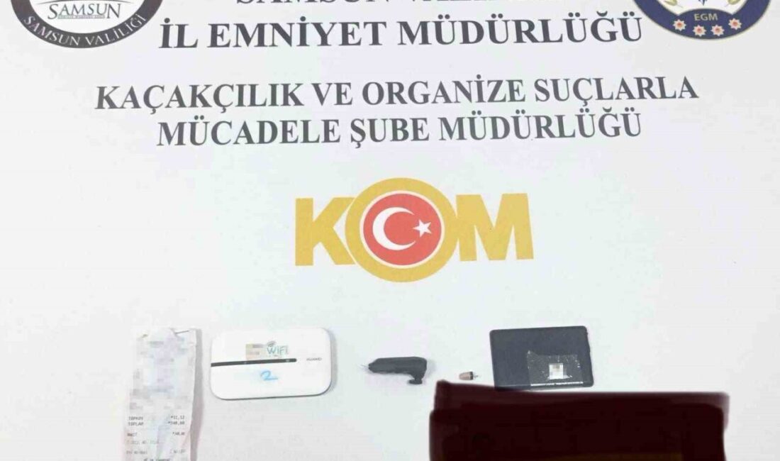 Samsun’da ehliyet sınavında kopya çeken 3 kişi polisin operasyonuyla yakalandı. Samsun'da yapılan ehliyet sınavında kopya düzeneği ile yakalanan 3 kişi,