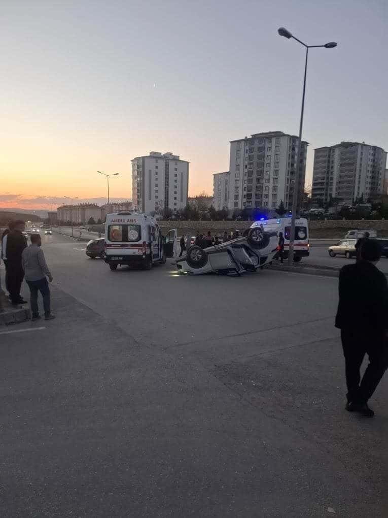 Elazığ'da Adnan Kahveci Bulvarı'nda iki otomobilin çarpışması sonucu 4 kişi
