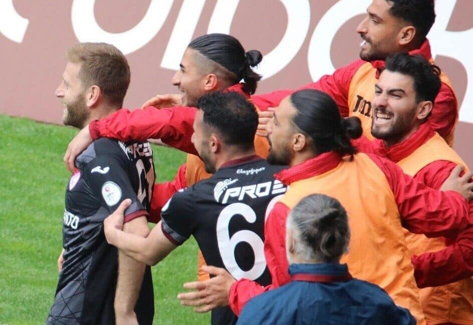 Çimentaş Elazığspor, Karacabey Belediyespor ile Kritik Maç için Hazırlıklarını Tamamladı Çimentaş Elazığspor, 2. Lig Kırmızı Grup 32. hafta maçında Karacabey