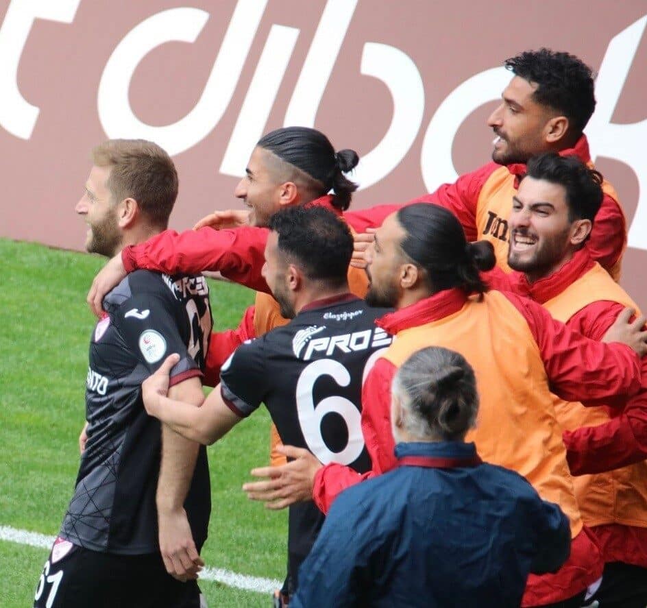 Çimentaş Elazığspor, 2. Lig Kırmızı Grup 32. hafta maçında Karacabey