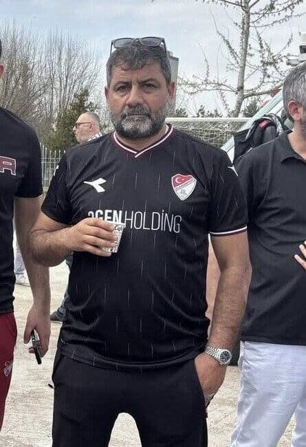 Elazığspor’un Tribün Lideri Mücahit Biçer, Bucaspor Maçında Düşerek Belini Kırdı Elazığspor'un Maraton 1967 tribün lideri Mücahit Biçer, Bucaspor 1928 karşılaşması