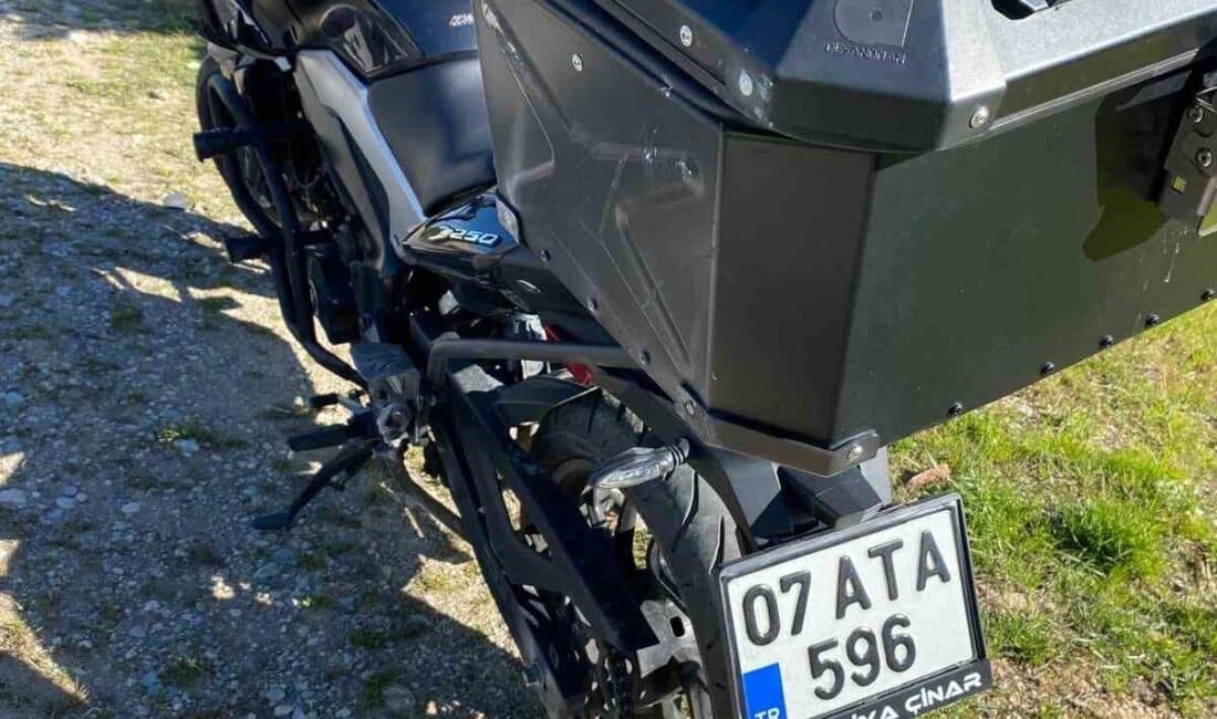 Manavgat’ta motosiklet ve elektrikli bisiklet çarpıştı: Genç sürücü hastanede hayatını kaybetti Manavgat'ta motosikletle elektrikli bisikletin çarpışması sonucu ağır yaralanan 22 yaşındaki