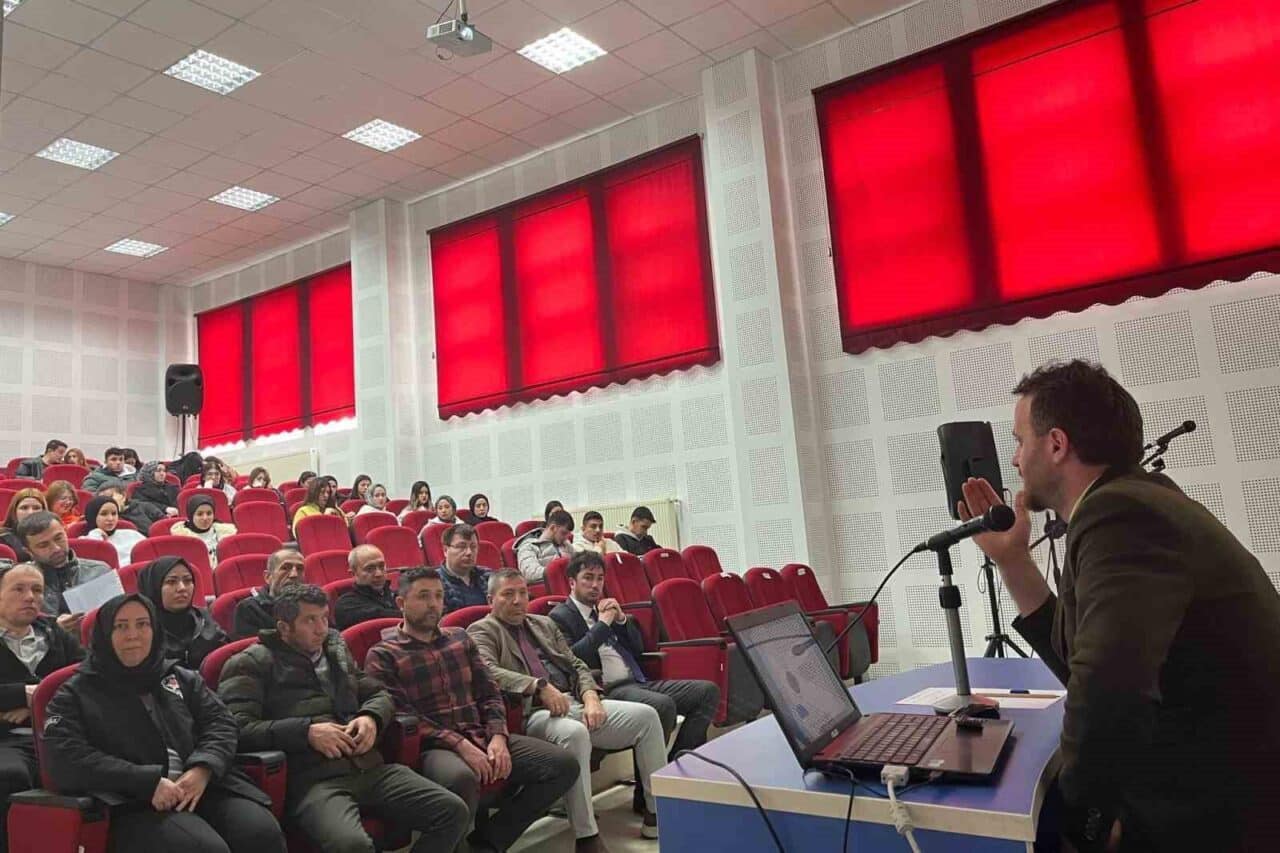 Kütahya Dumlupınar Üniversitesi Emet Meslek Yüksekokulu, "KAP Nedir?" konulu bilgilendirme