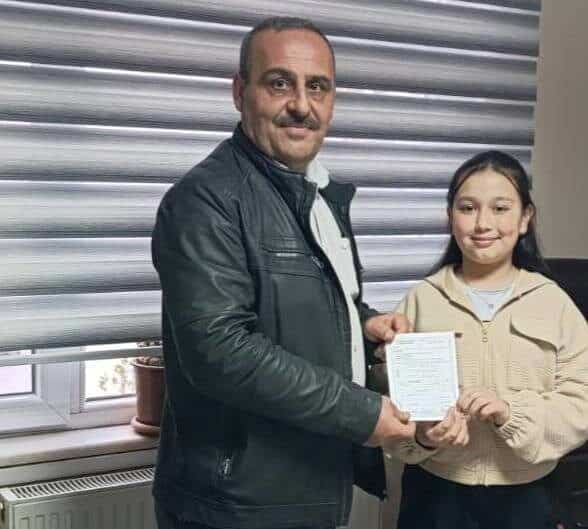 Kütahya'nın Emet ilçesinde, 10 yaşındaki Elifsu Macır, biriktirdiği 800 TL'yi
