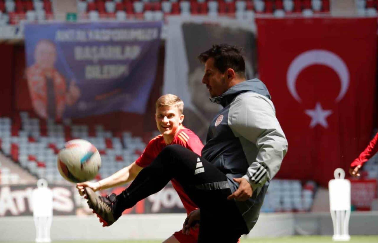 Antalyaspor Teknik Direktörü Emre Belözoğlu, Bodrum FK ile oynayacakları maç