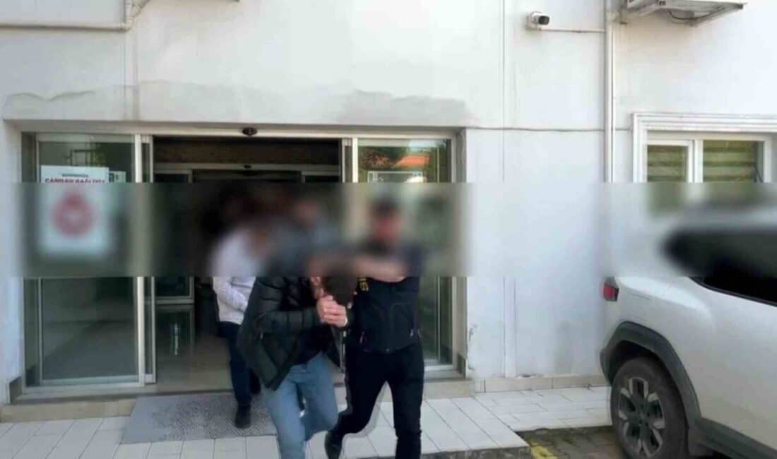 Sakarya’da Engelli Vatandaşı Dolandıran 4 Kişi Operasyonla Yakalandı Sakarya'da, yüzde 40 engelli bir vatandaşın banka hesaplarına izinsiz erişerek
