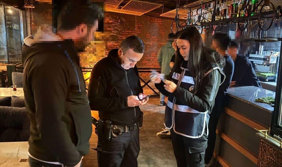 Erzincan’da Polis Ekipleri Tarafından Huzur Uygulaması Düzenlendi Erzincan'da polis, huzur uygulaması yaptı. 12 ekip ve 48 personelle