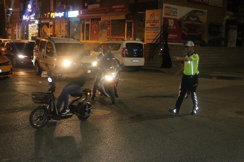 Erzincan Emniyet Müdürlüğü, Ali Kemali ve Ordu Caddesi'nde motosiklet sürücülerine