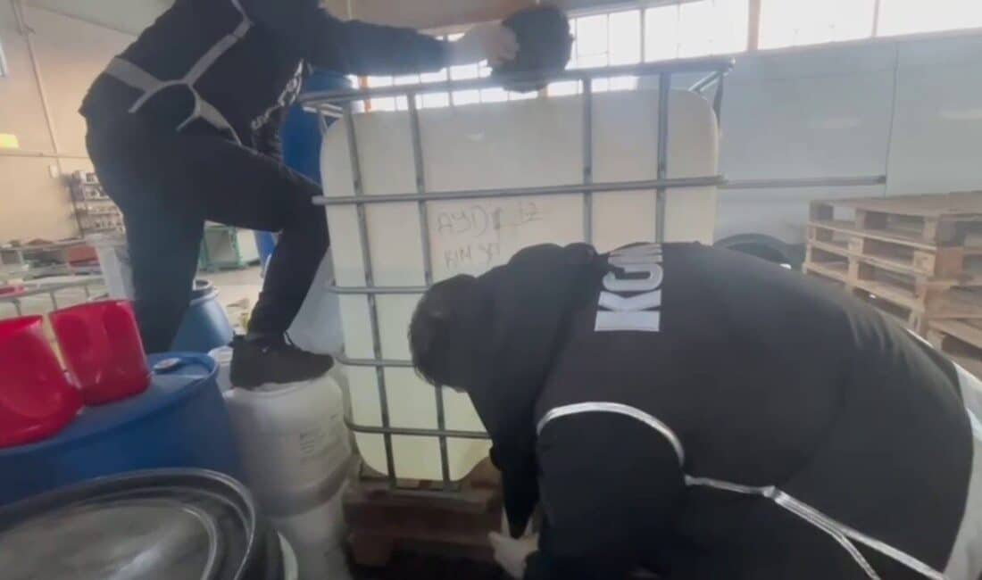 Erzurum’da Kaçakçılık Şube Ekipleri 1 Ton Metil Alkolü Ele Geçirdi Erzurum'da Kaçakçılık ve Organize Suçlarla Mücadele Şube Müdürlüğü, bir iş