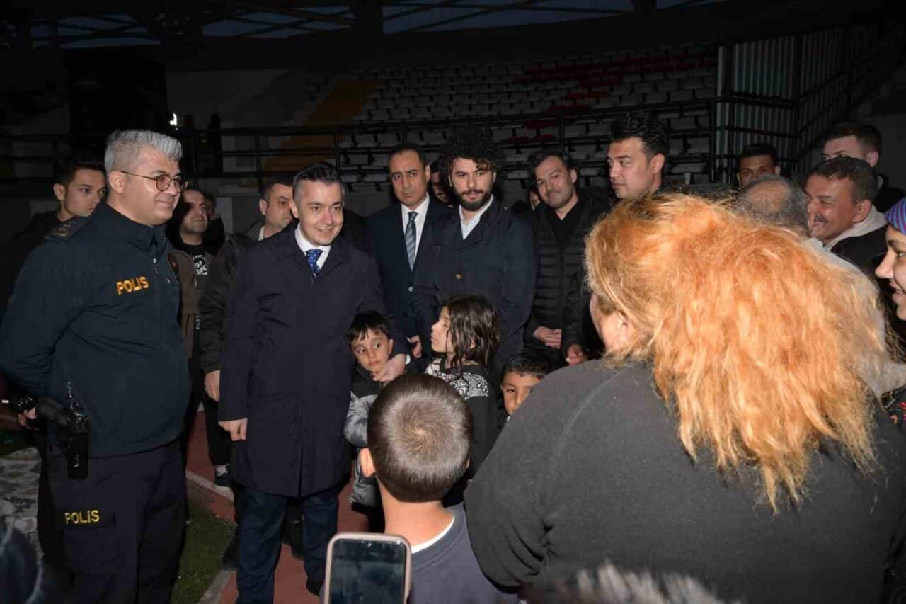 İstanbul'da meydana gelen 6.2 büyüklüğündeki deprem sonrası Esenyurt Belediyesi, hasar