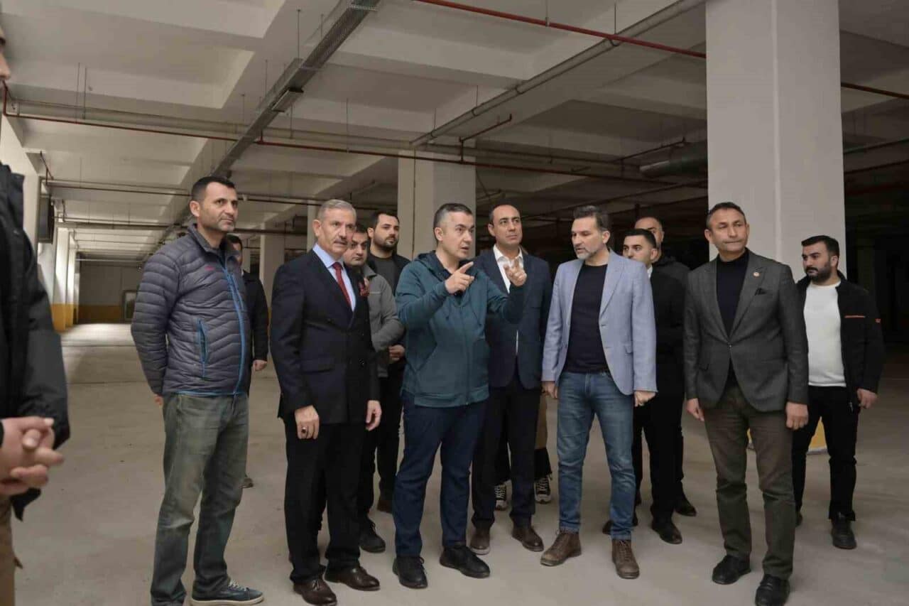 Esenyurt'ta, atıl durumdaki Namık Kemal Mahallesi otopark ve kapalı pazar