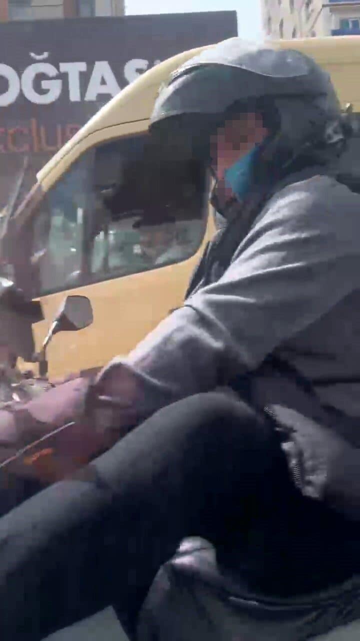 Esenyurt'ta bir sürücü, motosikletli Emre K.'nın yol verme tartışması sonrası