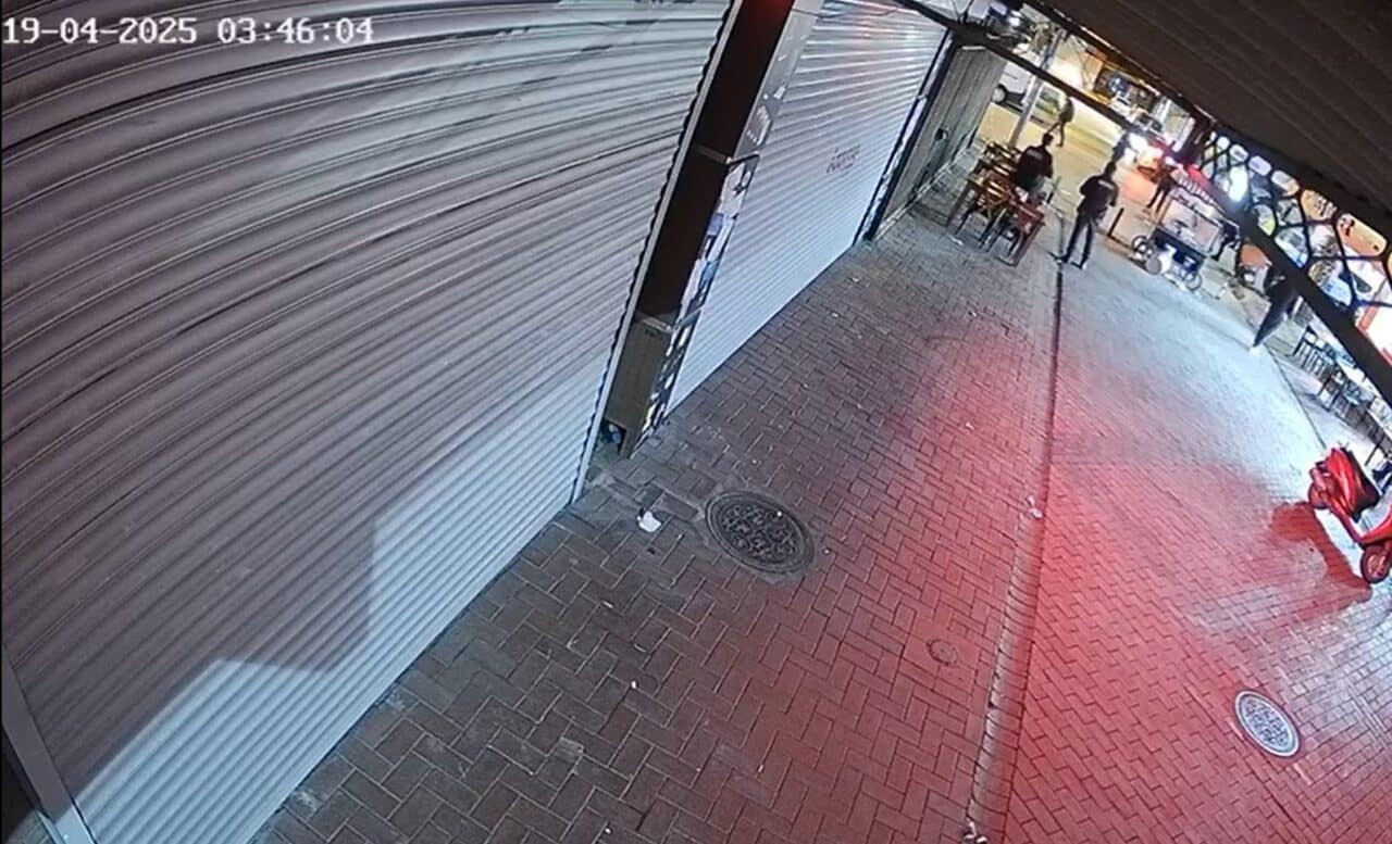 Manisa'nın Turgutlu ilçesinde Fırat A., eşi Şenaye A.'yı ve 8