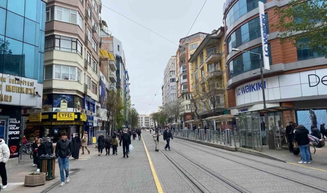 Eskişehir’de Soğuk Hava, Kent Merkezindeki Yaşamı Olumsuz Etkiliyor Eskişehir'de son günlerde etkili olan soğuk hava, şehir merkezindeki canlılığı
