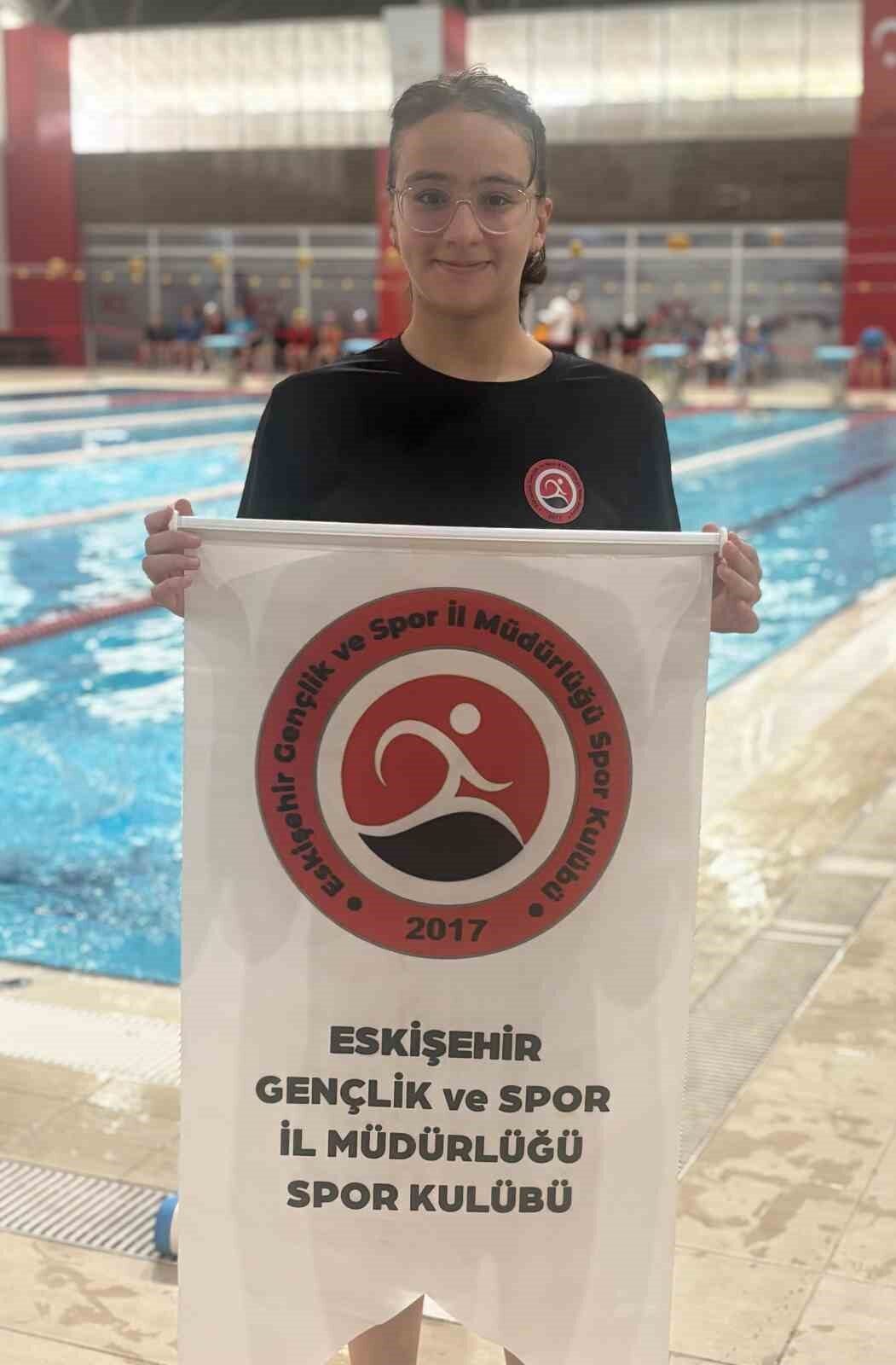Eskişehirli yüzücü Aybike Tekin, Samsun'daki Türkiye Yüzme Federasyonu Bölge Karmaları