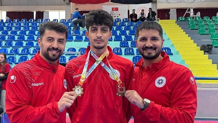 Erzurum Teknik Üniversitesi Öğrencisi Taekwondo Türkiye Şampiyonası’nda Bronz Madalya Kazandı Erzurum Teknik Üniversitesi öğrencisi Can Ahmet Bağlar, Muğla'da düzenlenen Üniversiteler