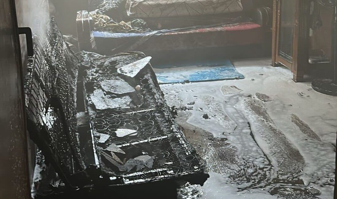 Tarsus’ta Elektrik Kontağından Çıkan Yangın, Evde Maddi Hasara Yol Açtı Mersin'in Tarsus ilçesinde S.Ç.'ye ait bir evin 2. katında çıkan