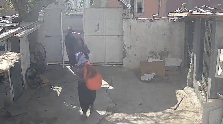 Adıyaman’da Evden Altın Çalan Kadın Şahıslar Kaçtı Adıyaman İmamağa Mahallesi'nde, Ekrem Yanık'a ait eve giren kimliği belirsiz