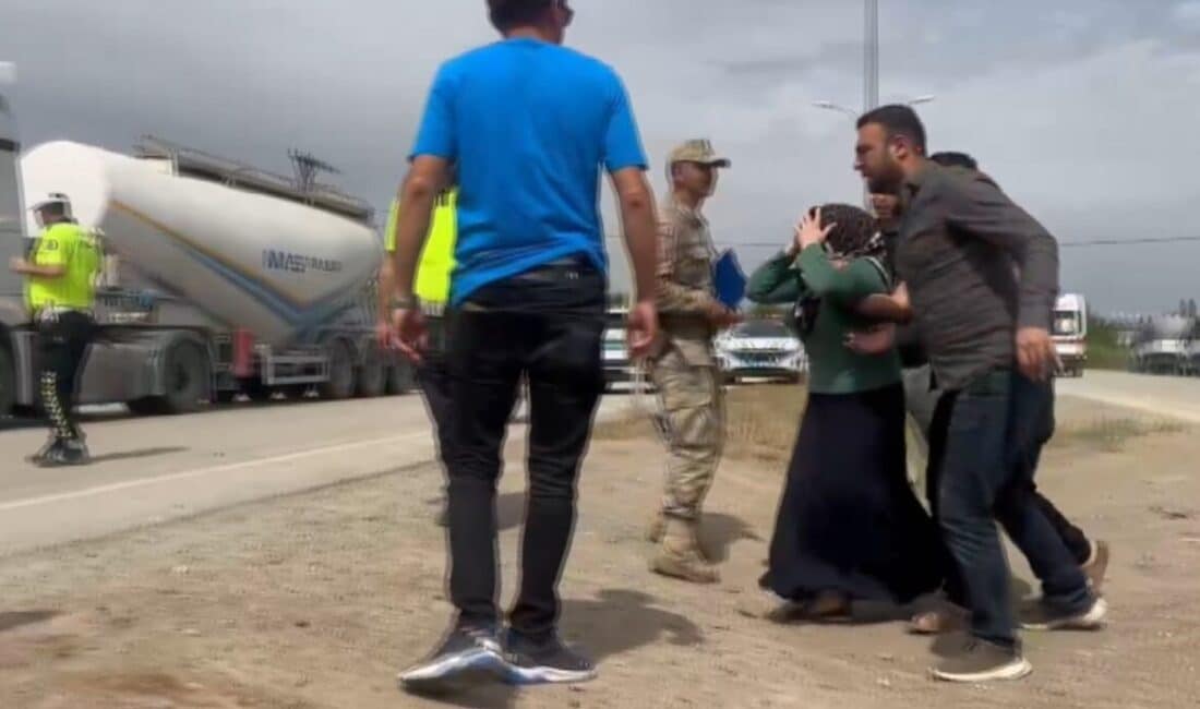 Hatay’da Motosiklet Kazasında Yaralanan Genç Sürücünün Annesinin Feryadı Yürekleri Dağladı Hatay'ın Kırıkhan ilçesinde motosikletle tıra çarpan Emirhan Ç. yaralandı. Olay