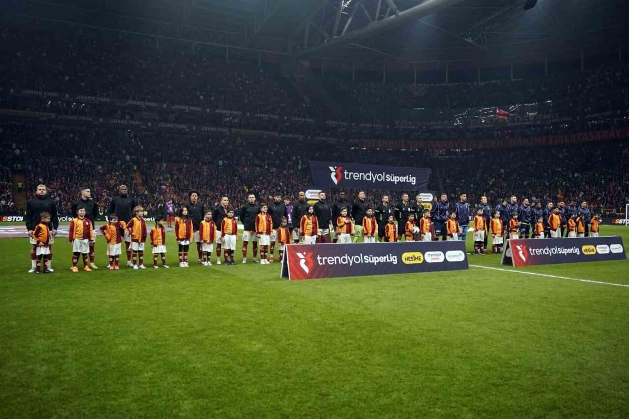Fenerbahçe ve Galatasaray, Ziraat Türkiye Kupası çeyrek finalinde yarın karşılaşacak.