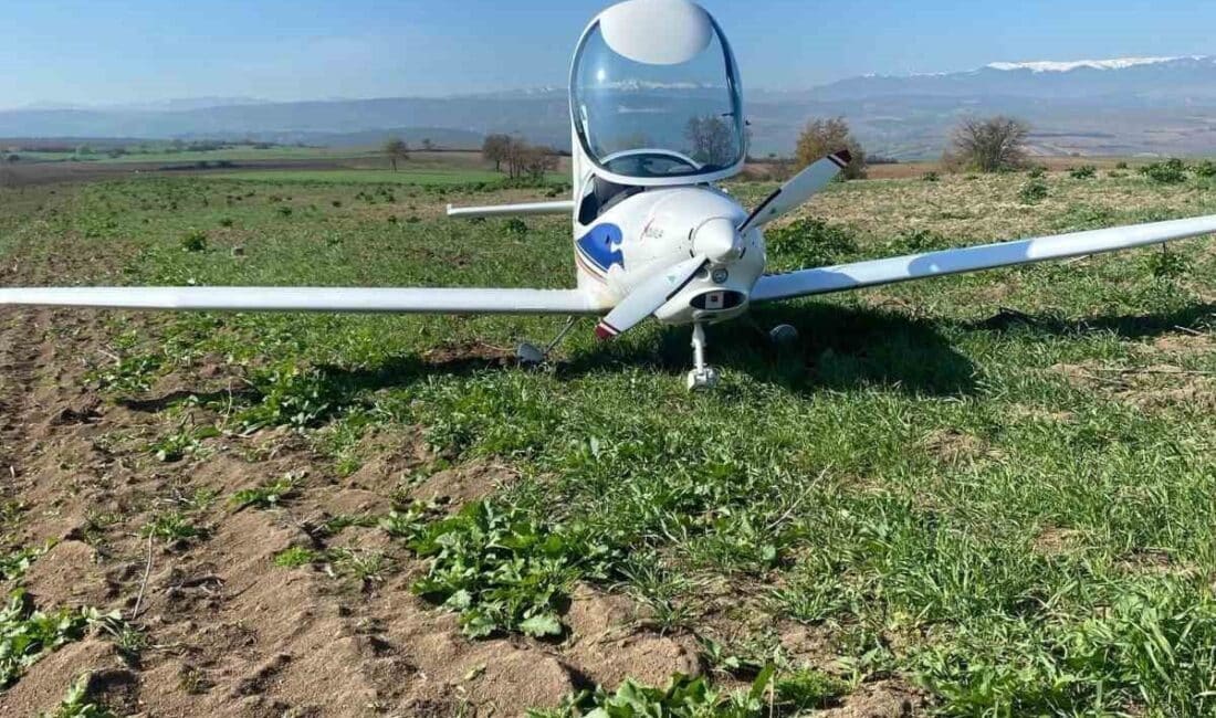 Bursa’da FENİX Havacılık’a Ait Uçak, Eğitim Uçuşu Sırasında Acil İniş Gerçekleştirdi Bursa'nın Yenişehir ilçesinde FENİX Havacılık’a ait TC-UCL kuyruk numaralı eğitim