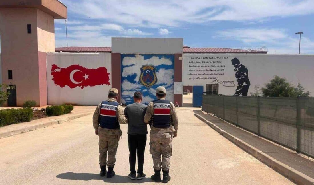 Gaziantep’te Terör Örgütü Üyesi 6 Yıl 6 Ay Hapis Cezalı Şahıs Yakalandı Gaziantep'te jandarma, FETÖ/PYD üyesi T.Ö.A.'yı 6 yıl 6 ay hapis