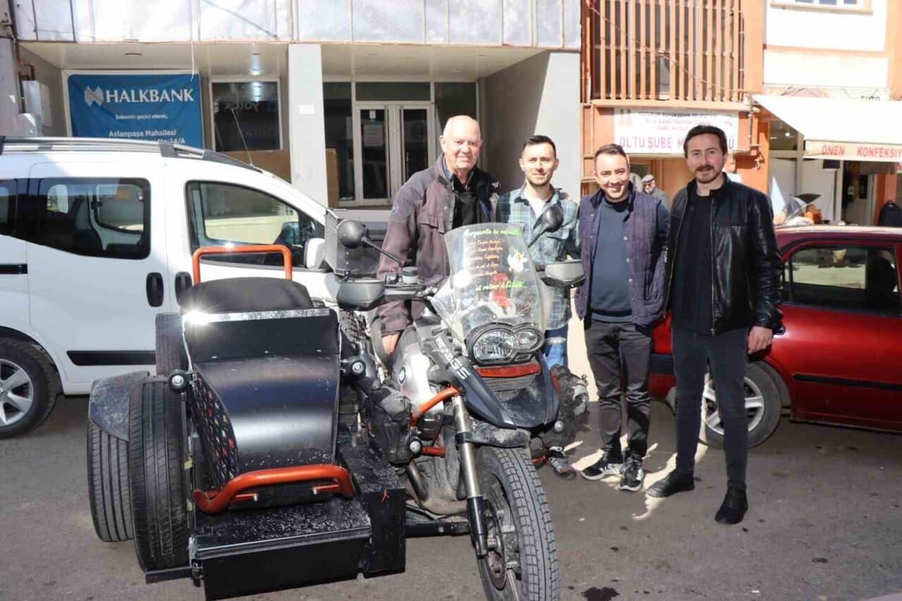 Fransız emekli Bibicnne Patrice, motosikletiyle Türk Cumhuriyetlerindeki fakir çocuklara 4