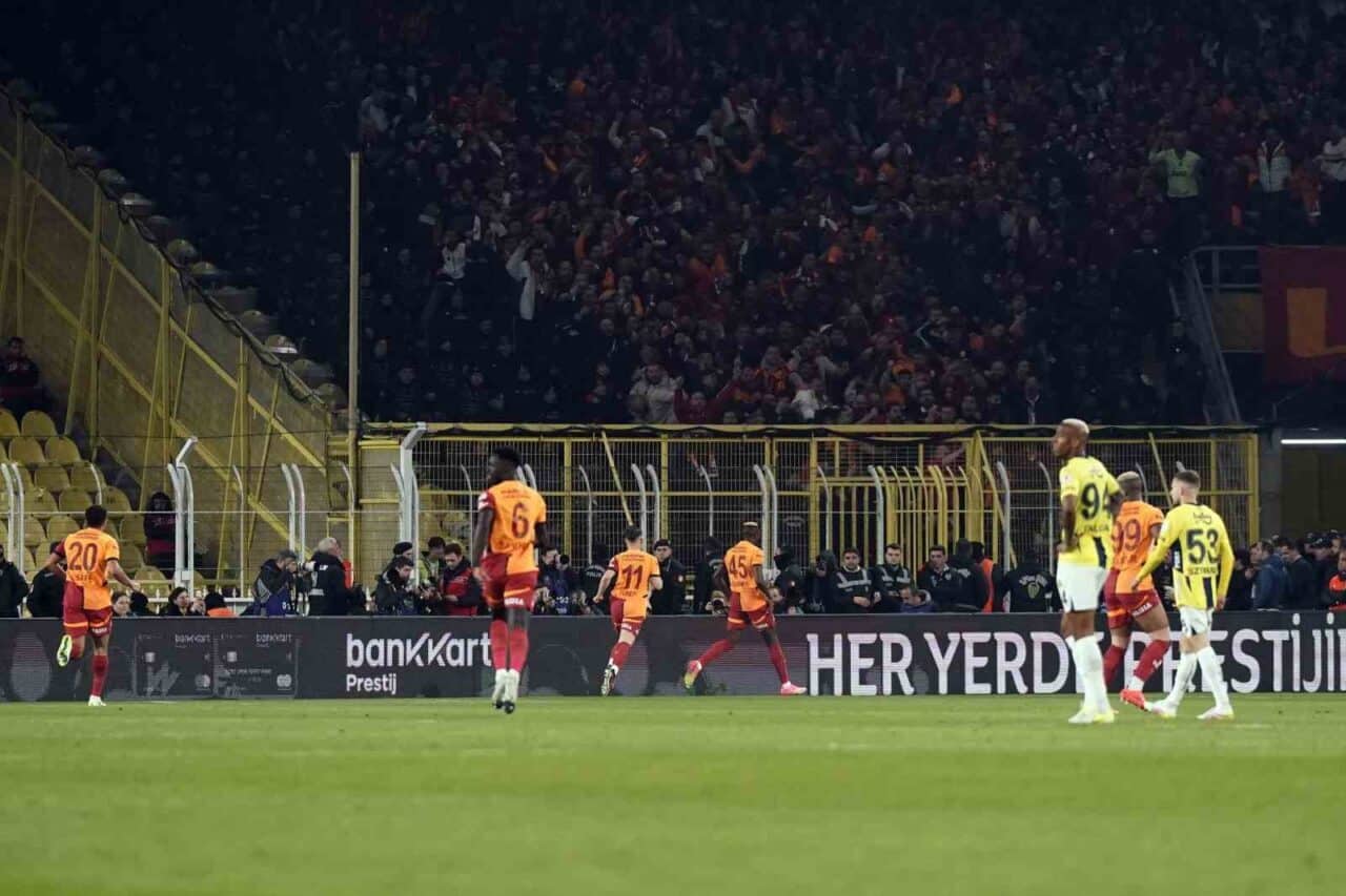 Galatasaray, bu sezon Fenerbahçe ile oynadığı 3 derbiden 2'sini kazanırken,