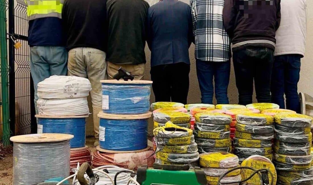 Gaziantep’te Hırsızlık Yapan 6 Şüpheli Tutuklandı, 600 Bin TL Değerinde Malzeme Ele Geçirildi Gaziantep'te bir depodan 600 bin TL değerindeki elektrik kablosu ve