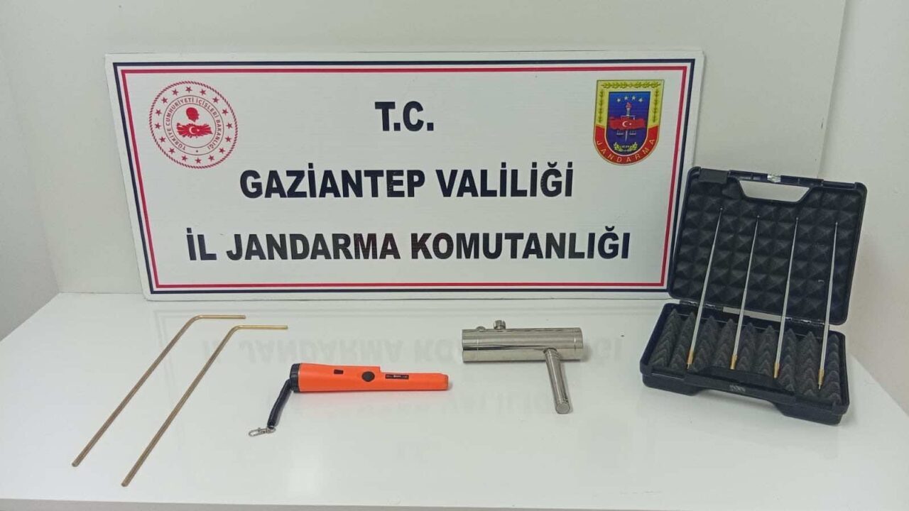 Gaziantep'te tarihi eser kaçakçılığına yönelik yürütülen operasyonla A.Y., M.G., M.Ş.
