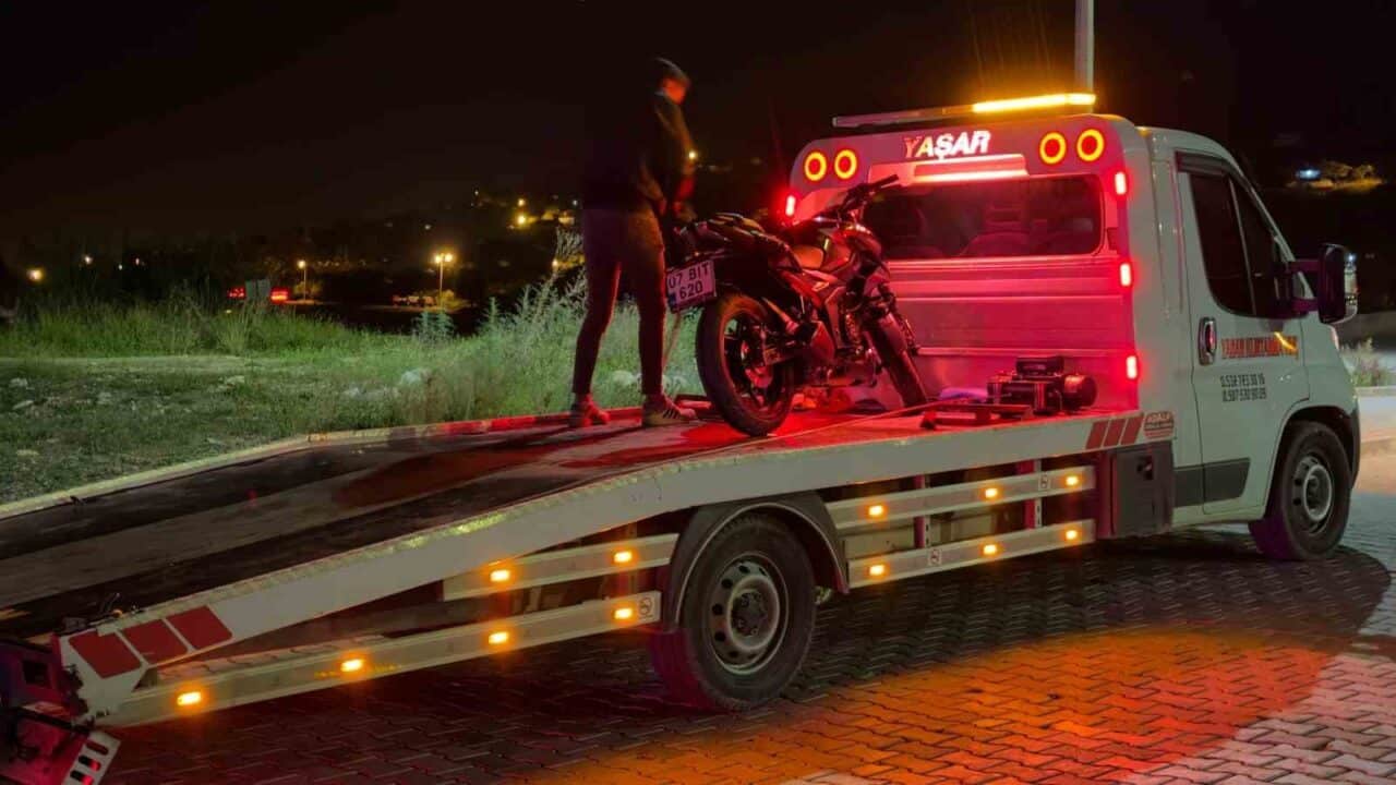 Antalya'nın Gazipaşa ilçesinde R.Y.'nin kullandığı motosikletten düşen A.Ü. yaralandı. Önceki