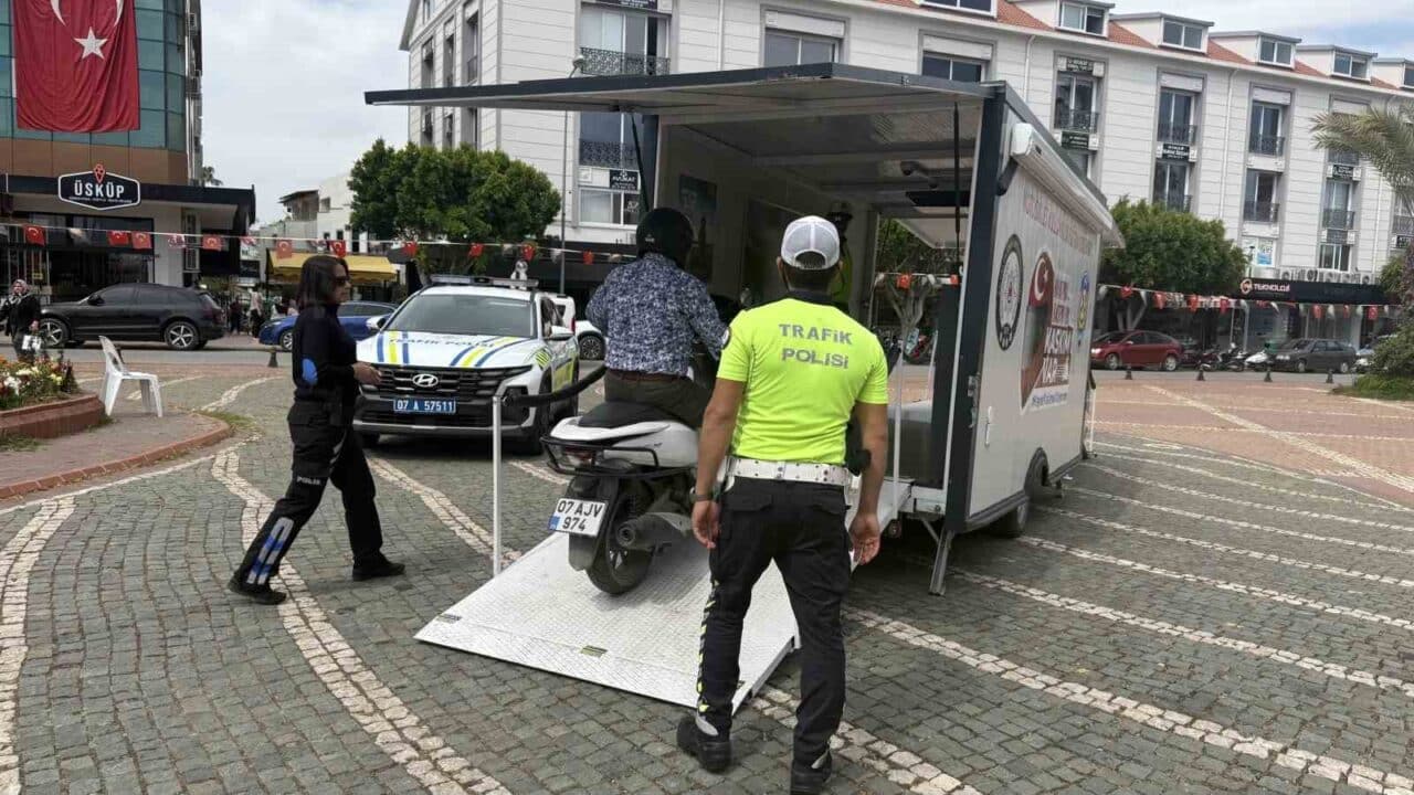 Antalya Emniyet Müdürlüğü, Gazipaşa'da motosiklet kazalarını azaltmak için 'Motosiklet Kullanıcısı