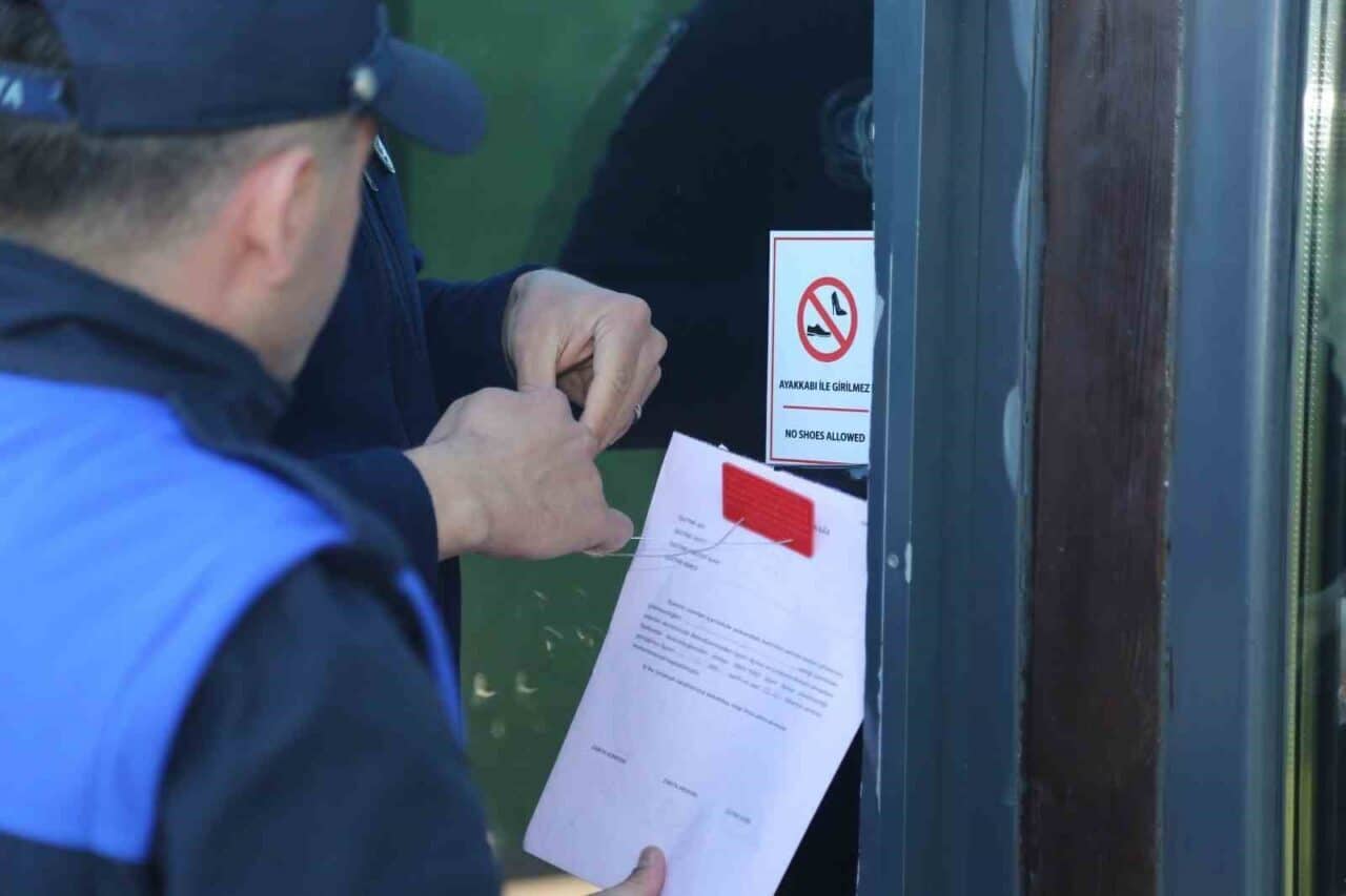 Sakarya'nın Sapanca ilçesinde, gizli kamera skandalı sonrası bungalov mühürlendi. 31