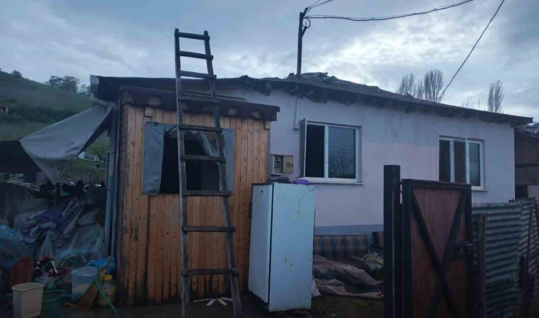 Gönen’deki Ahşap Bina Yangında Kullanılamaz Hale Geldi Balıkesir'in Gönen ilçesinin Ekşidere Mahallesi'nde elektrik kontağından çıktığı düşünülen bir