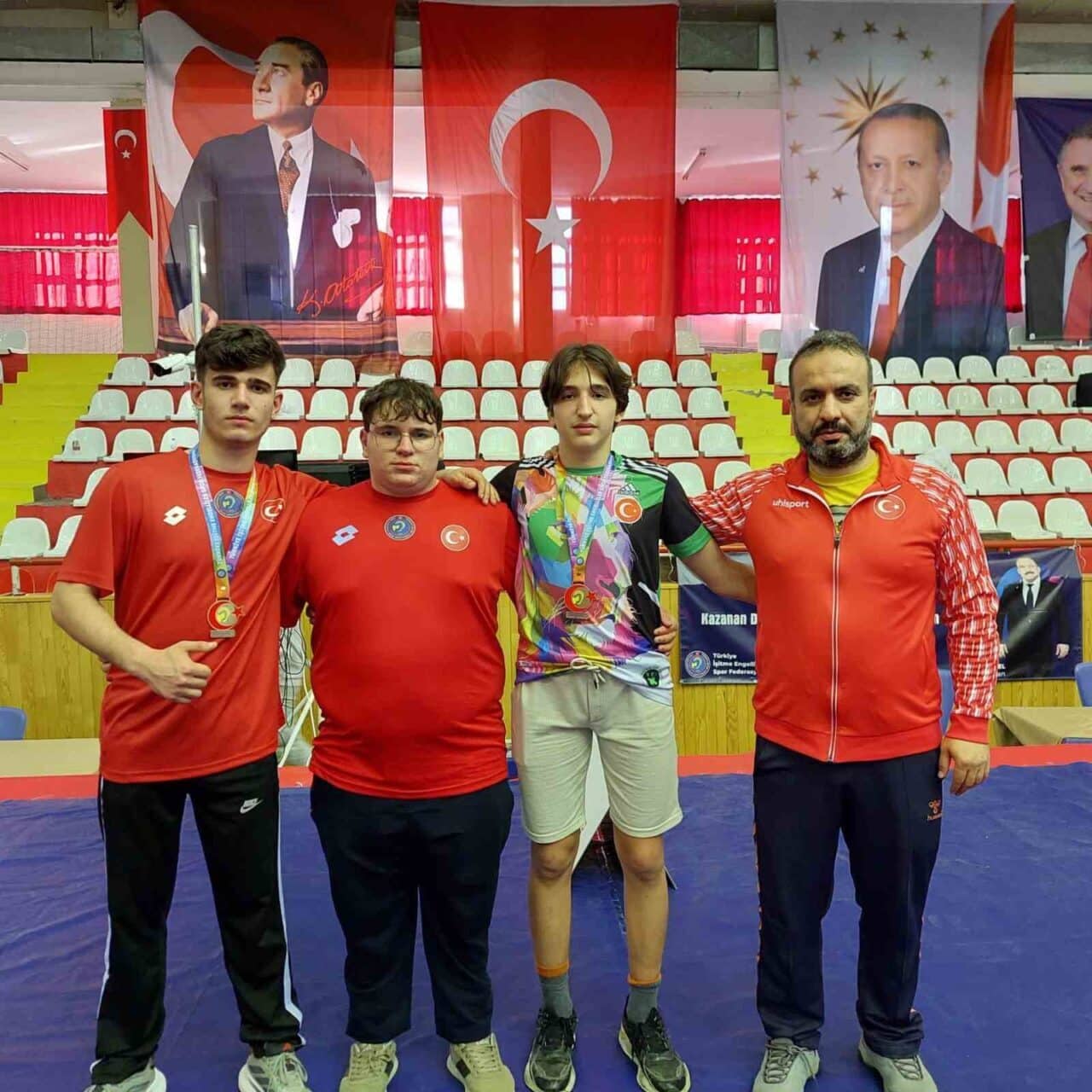 Düzceli güreşçiler, Sivas'taki İşitme Engelli Türkiye Şampiyonası'nda başarılar elde etti.