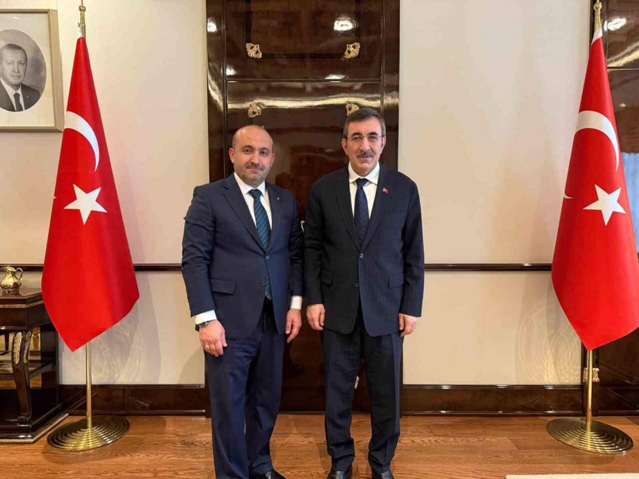 AK Parti Eskişehir İl Başkanı Gürhan Albayrak, Cumhurbaşkanı Yardımcısı Cevdet