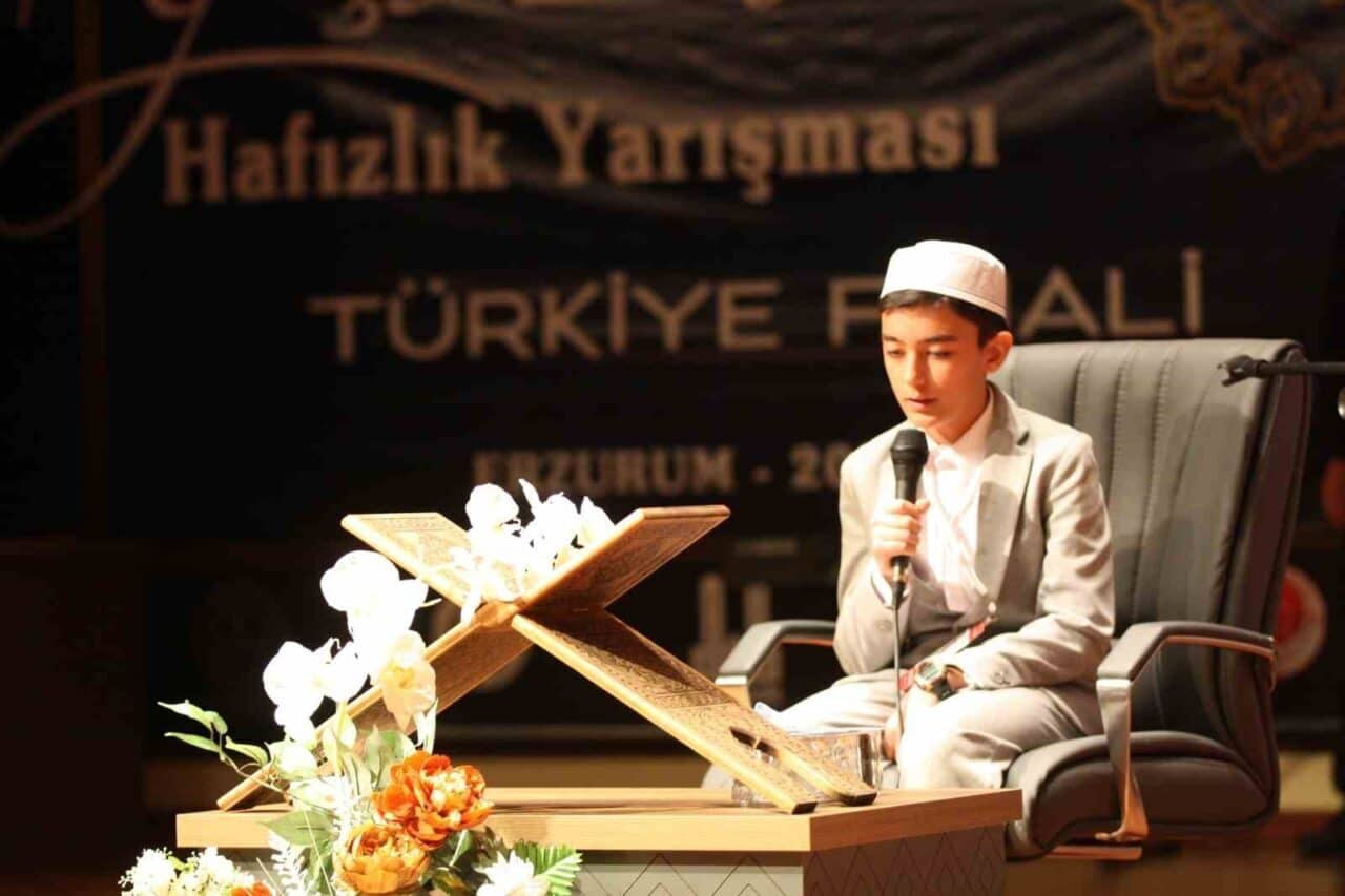 Erzurum'da düzenlenen "Genç Muhafızlar Hafızlık Yarışması" Türkiye Finali, 16 öğrenciyle