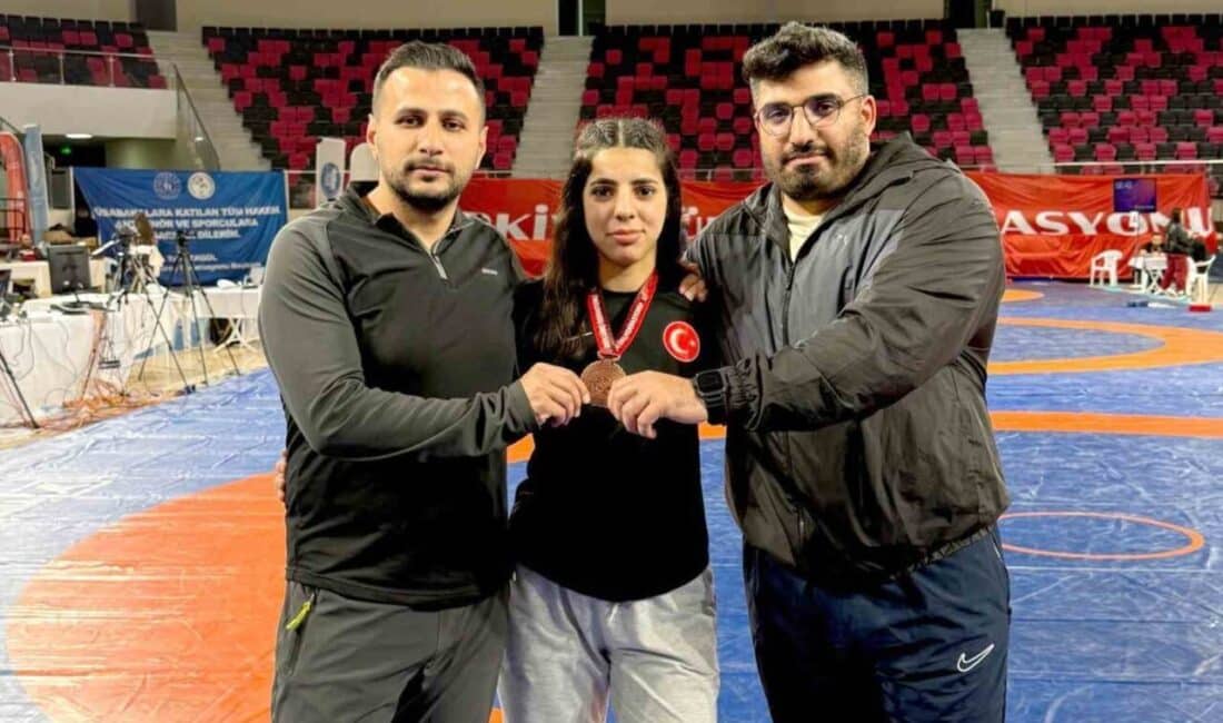 Şeyda Salim, Hakkari’yi Temsil Ederek U-20 Kadınlar Güreş Türkiye Şampiyonası’nda Bronz Madalyanın Sahibi Oldu Hakkari'den Şeyda Salim, 14-16 Nisan 2025 tarihleri arasında Çorum'da gerçekleştirilen