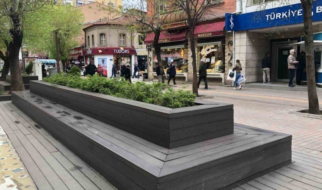 Eskişehir’deki Hamamyolu Bölgesi, Soğuk Hava Nedeniyle Terkedilmiş Gibi Görünüyor Eskişehir'in popüler Hamamyolu bölgesi, soğuk hava ve yağmur nedeniyle adeta