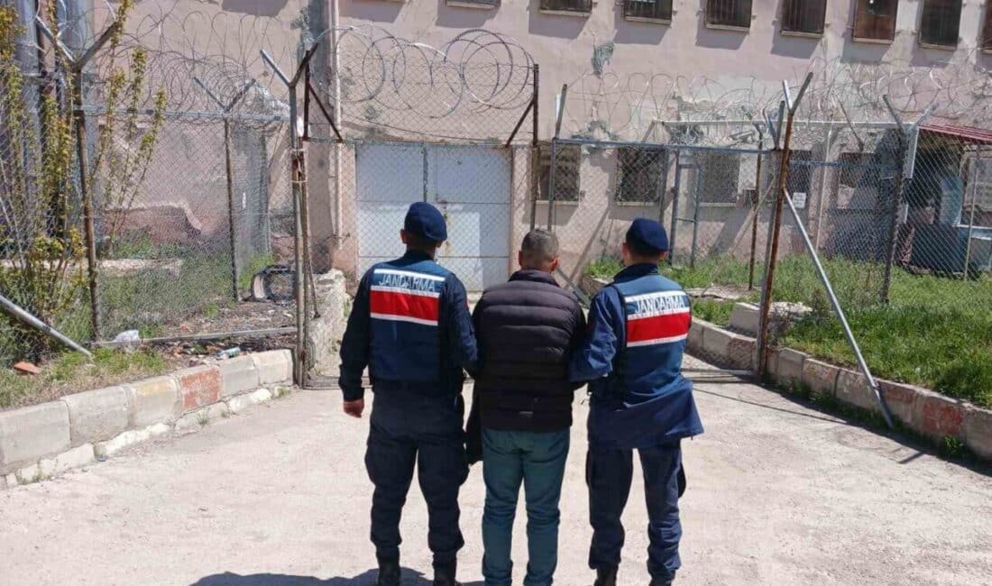 Hakkında Hapis Cezası Bulunan A.Ö., Jandarma Ekipleri Tarafından Afyonkarahisar’da Yakalandı Afyonkarahisar'da jandarma ekipleri, hakkında 3 yıl 4 ay hapis cezası