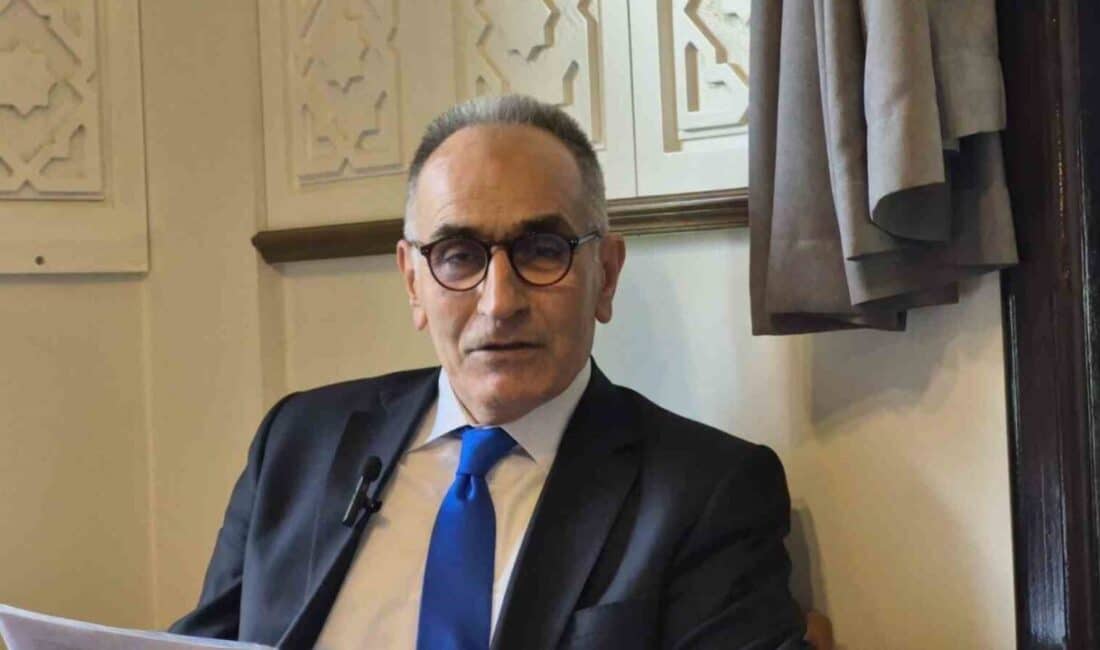Düzce'nin bilinen hat sanatçısı Hayrullah Altay, kitap tanıtımı yaptı. 44