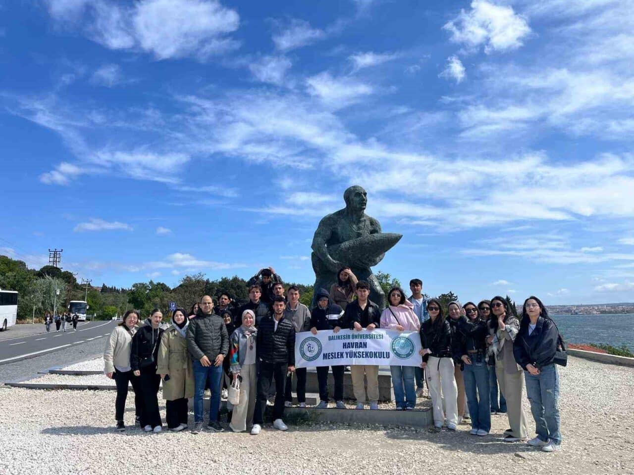 Havran Meslek Yüksekokulu öğrencileri, Çanakkale Şehitlik ziyaretinde tarihin önemli kahramanlıklarını